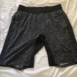 Men’s large lululemon gym shorts